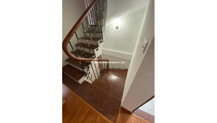 Tôi cho thuê nhà lô góc, mới,vỉa hè, 116m2- 5T, Nguyễn Thị Định_44 Tr